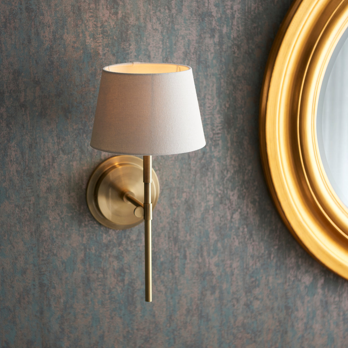 103355 Rennes & Cici Wall Light Brass Ivory