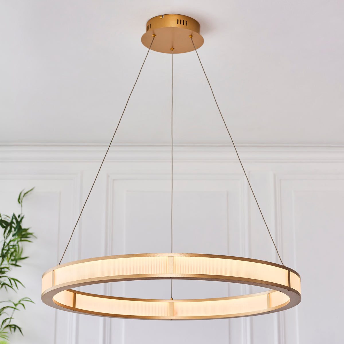 111334 Classic Ribbed Hoop LED Pendant Gold