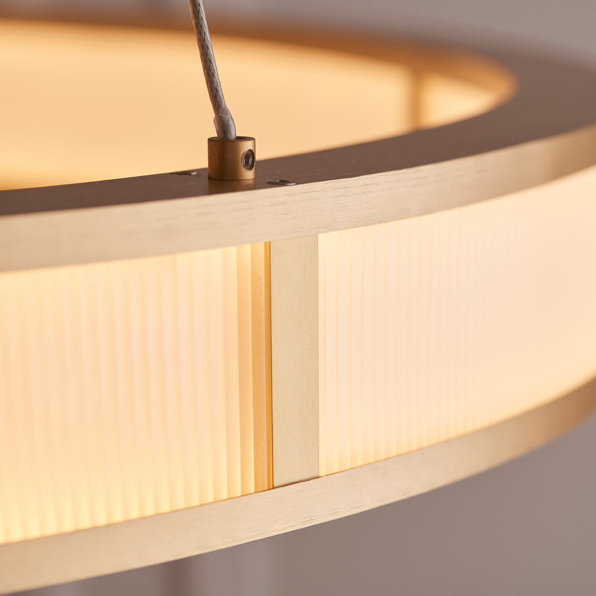 111334 Classic Ribbed Hoop LED Pendant Gold