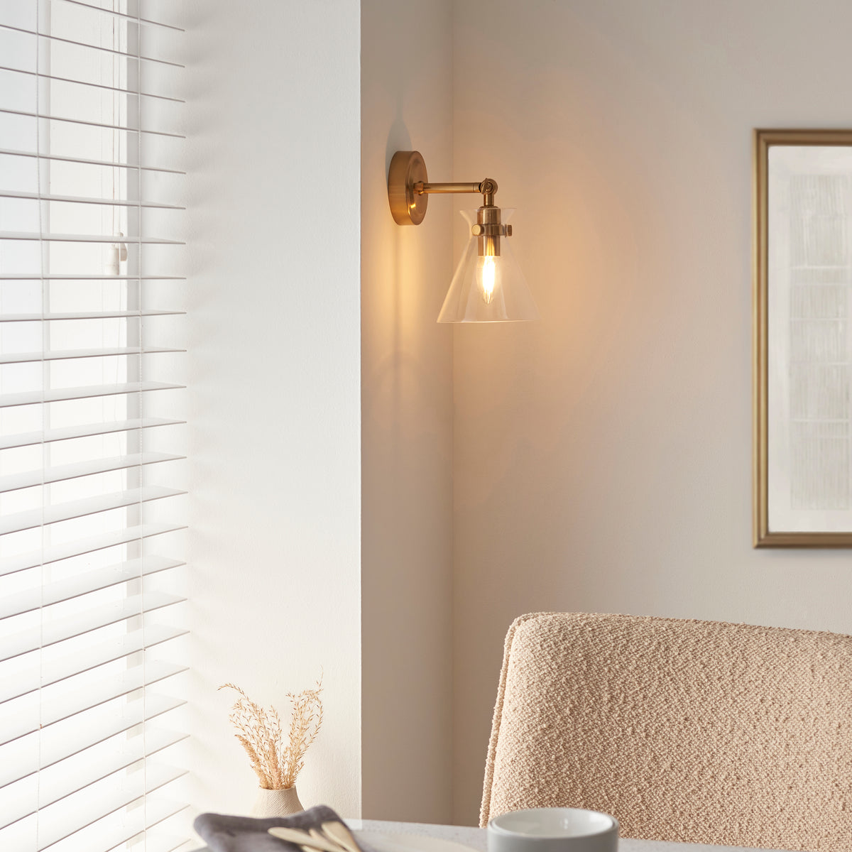 112861 Harlow Wall Light Brass