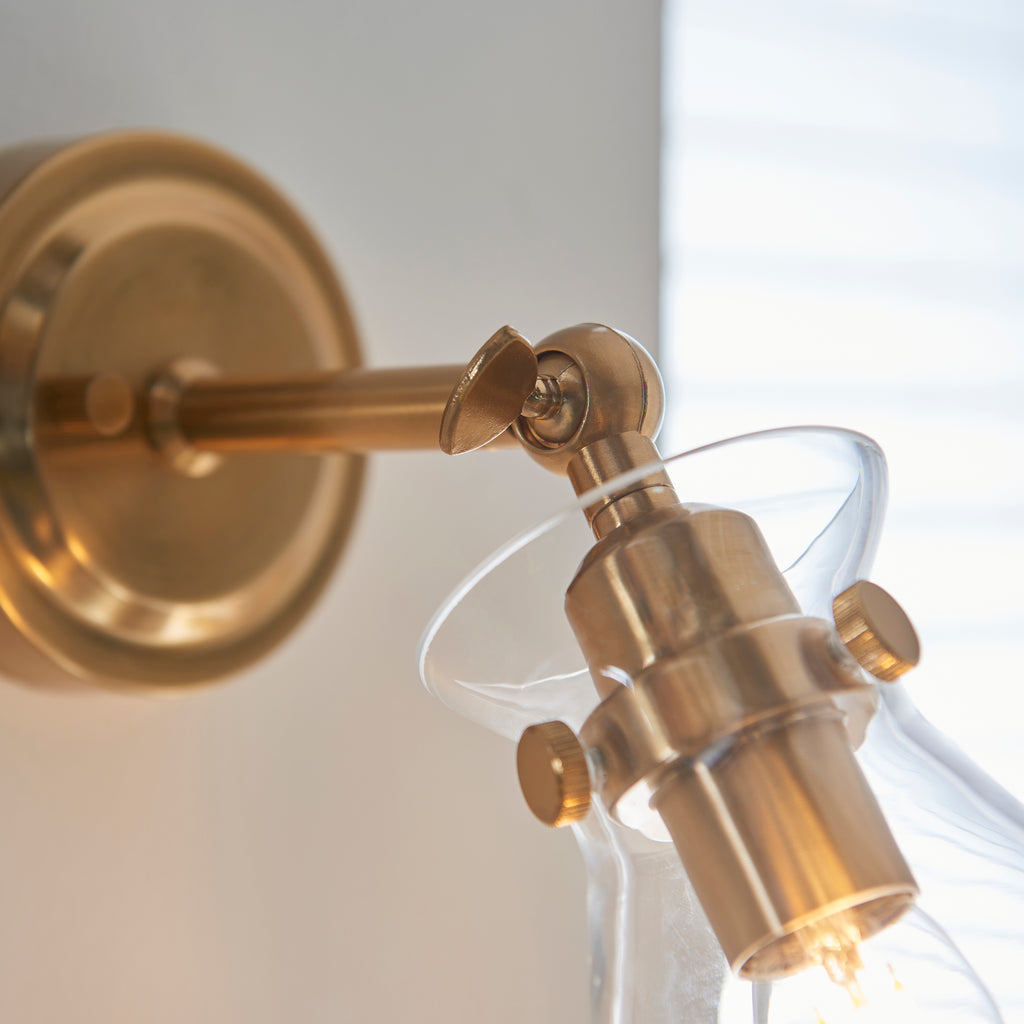 112861 Harlow Wall Light Brass