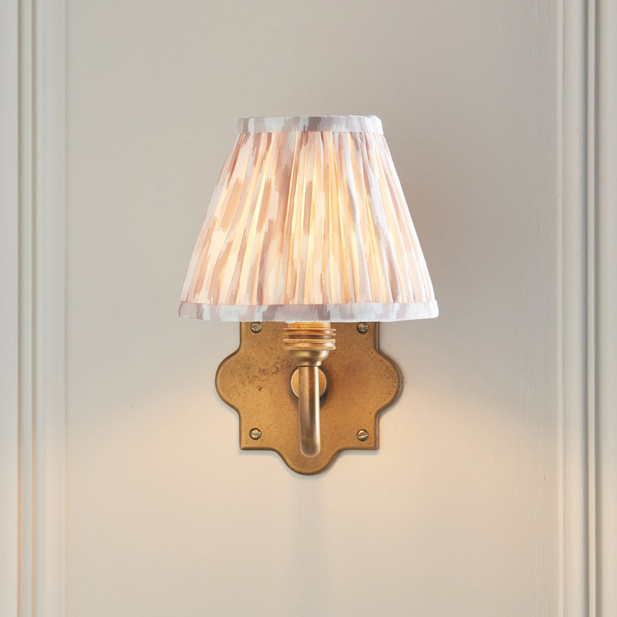 113763 Anvil Curve & Ikat 16cm Wall Light Brass