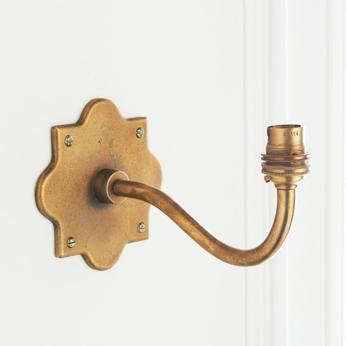 113763 Anvil Curve & Ikat 16cm Wall Light Brass