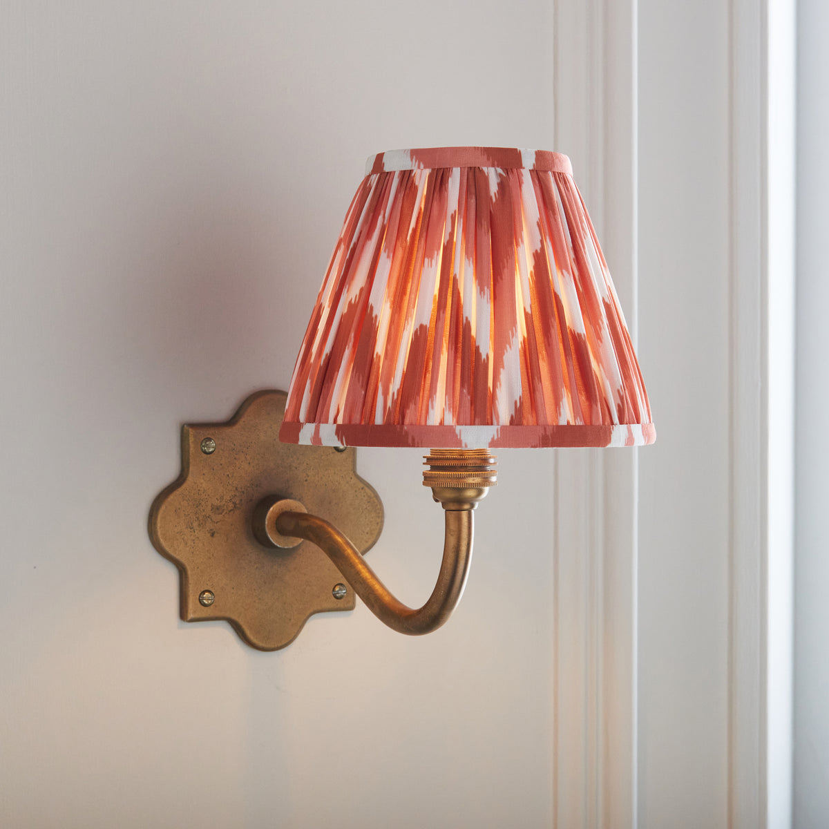 113772 Anvil Curve & Zigzag 16cm Wall Light Brass Orange
