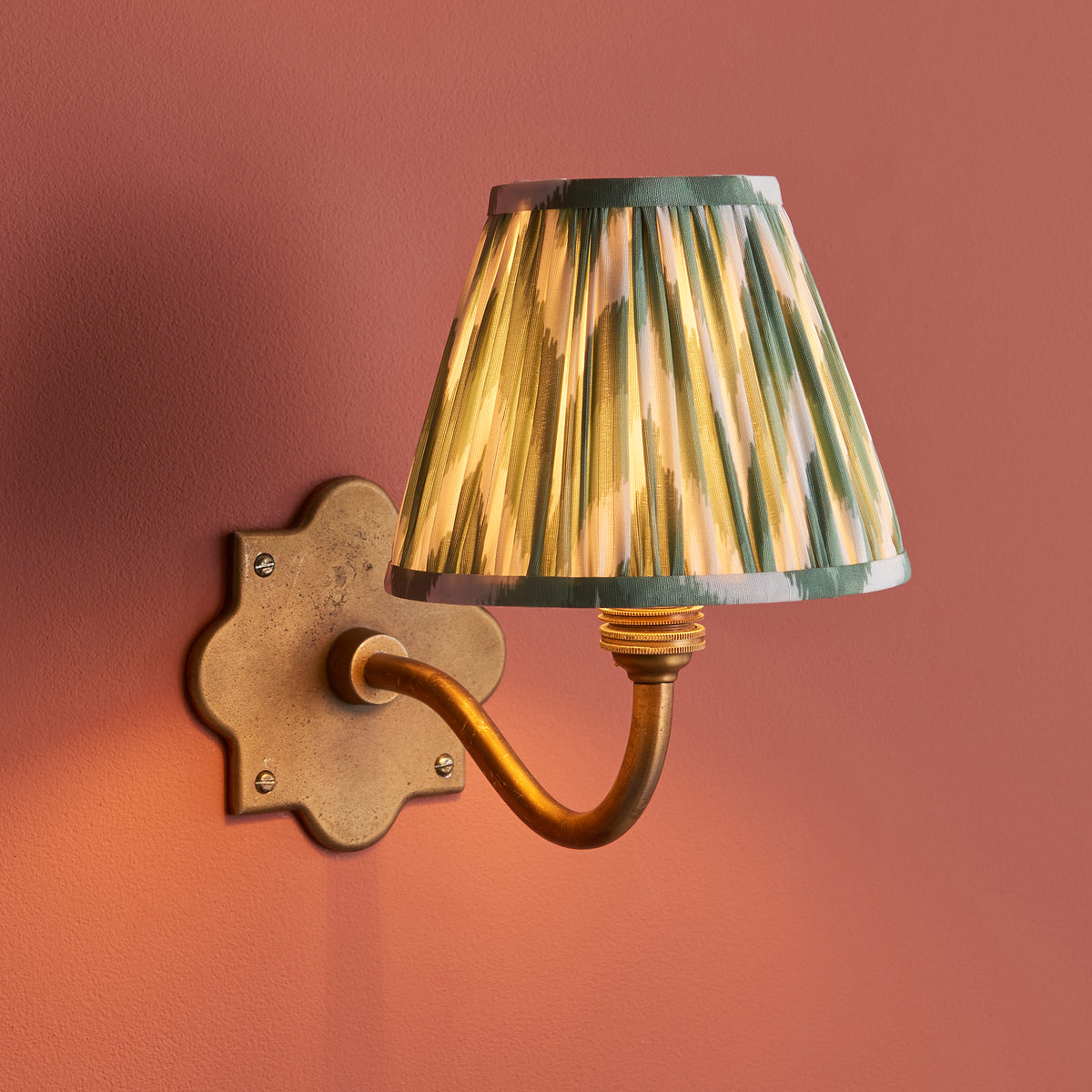 113773 Anvil Curve & Zigzag 16cm Wall Light Brass Green