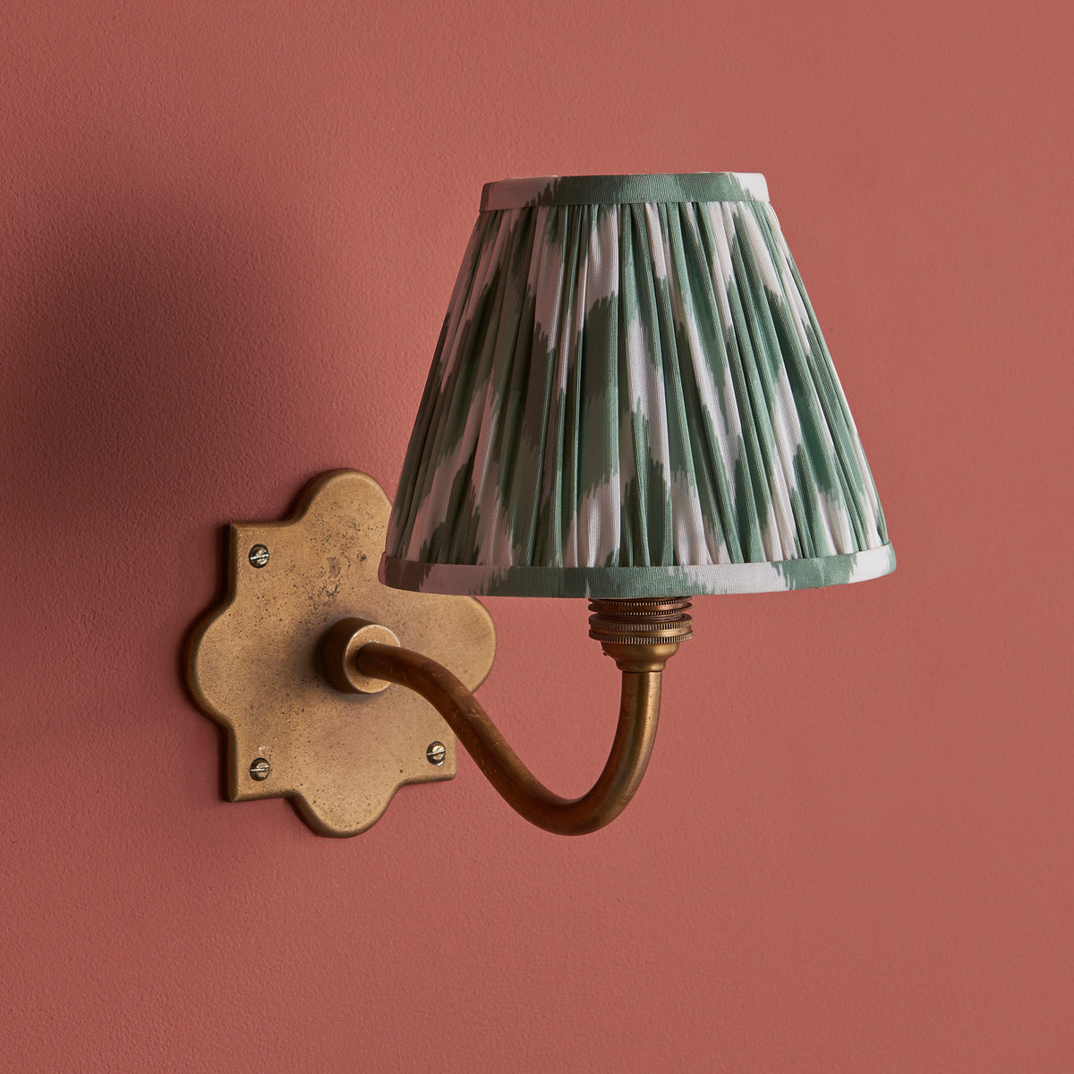 113773 Anvil Curve & Zigzag 16cm Wall Light Brass Green