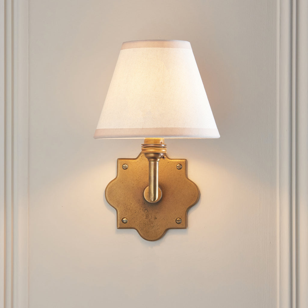 113782 Anvil Angle & Ivy 16cm Wall Light Brass White