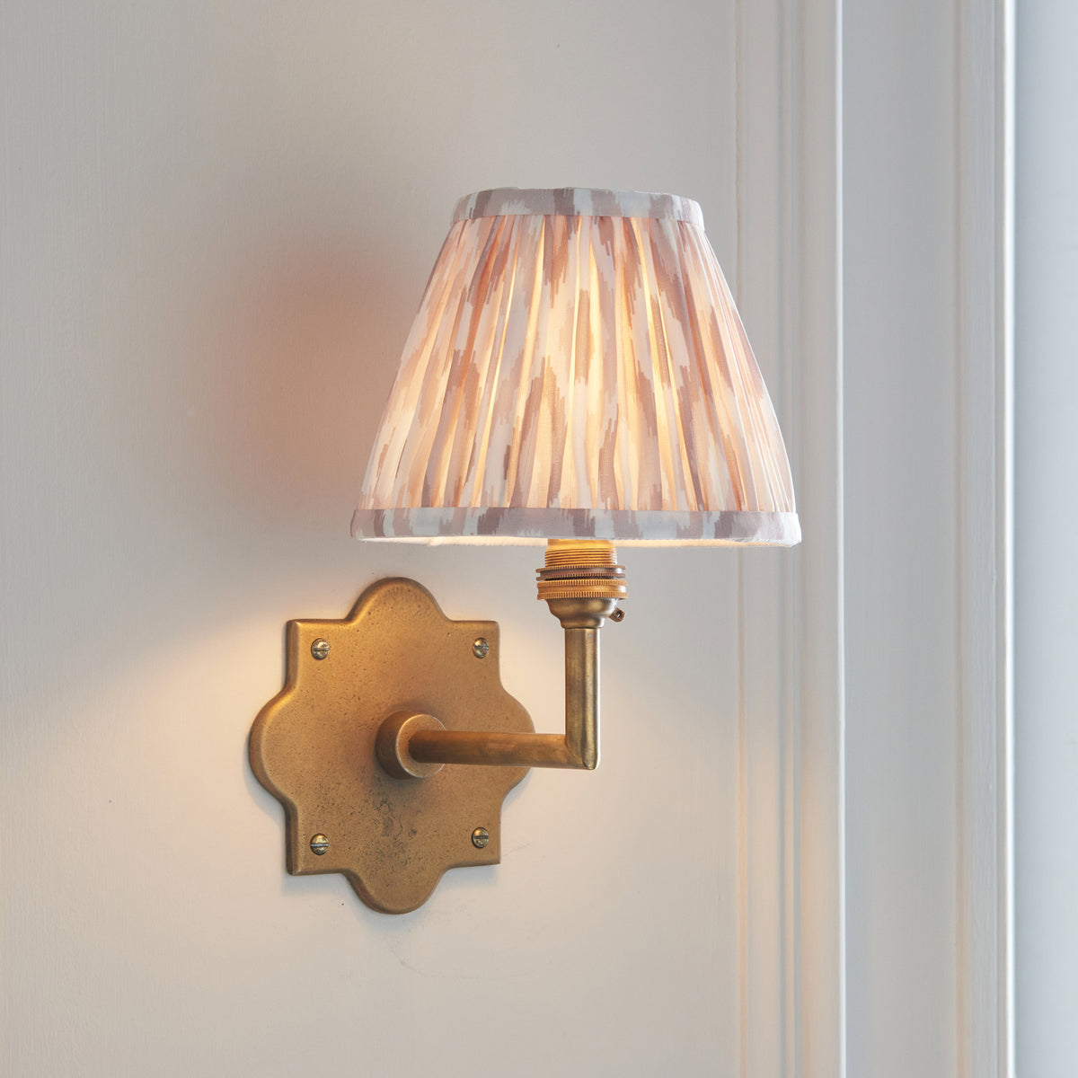 113786 Anvil Angle & Ikat 16cm Wall Light Brass