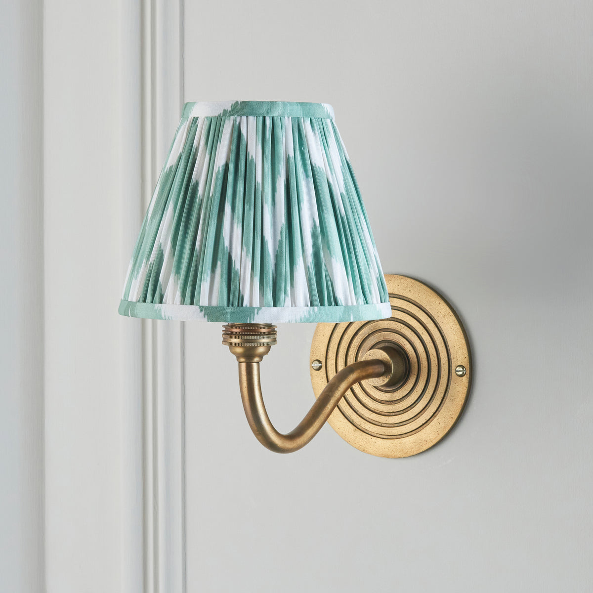 114095 Ripple Curve & Zigzag 16cm Wall Light Brass Green