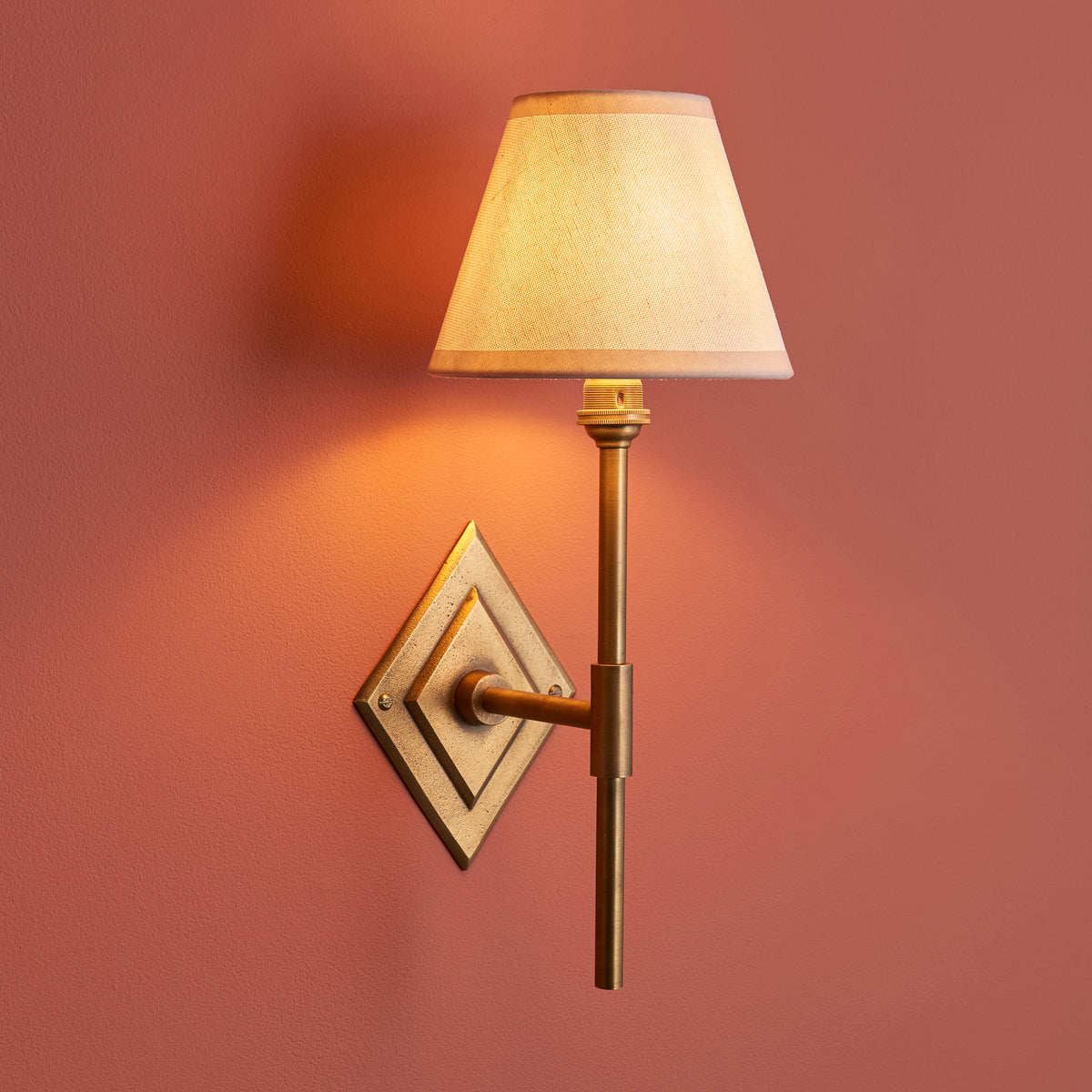 114144 Diamond Tall & Ivy 16cm Wall Light Brass White