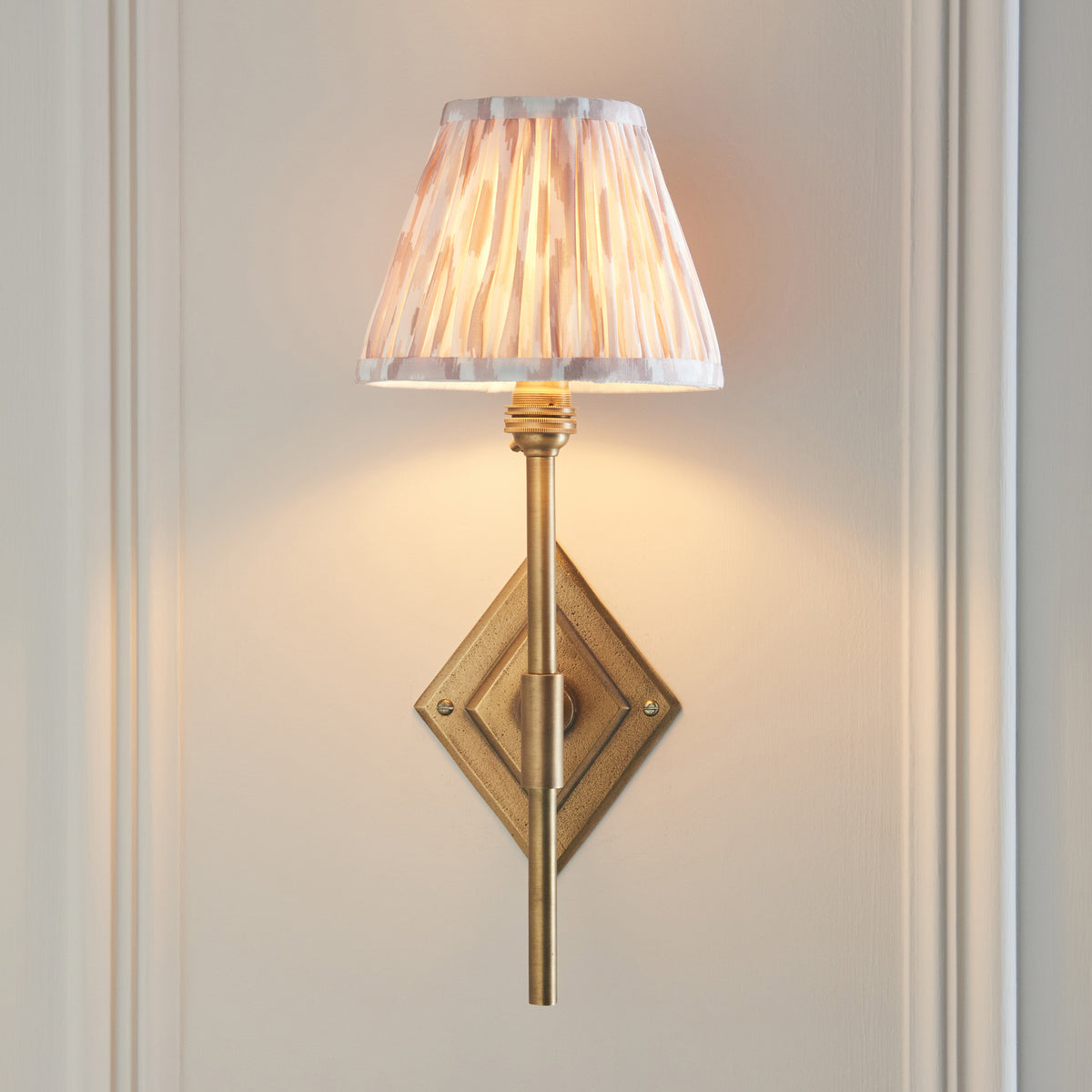 114145 Diamond Tall & Ikat 16cm Wall Light Brass