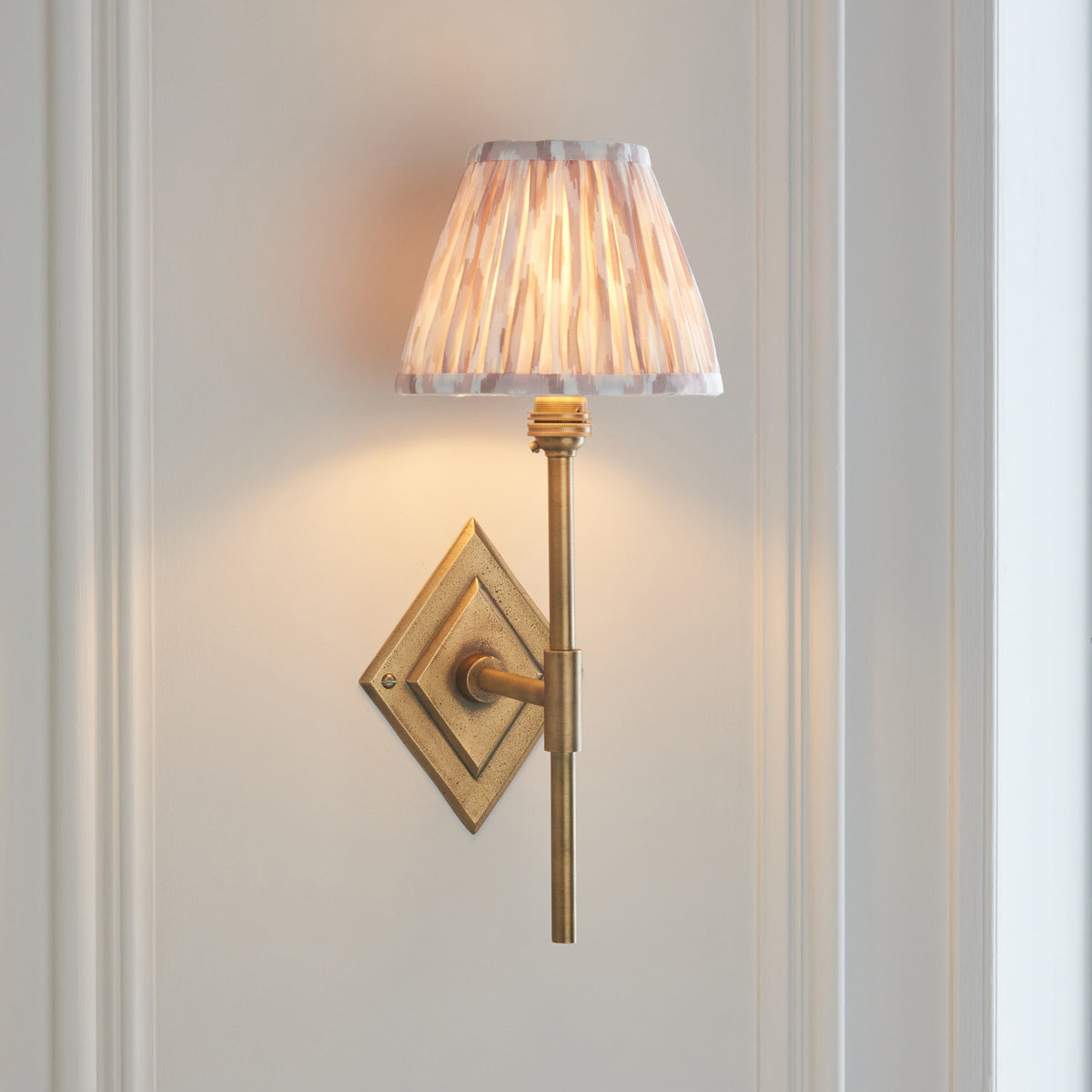 114145 Diamond Tall & Ikat 16cm Wall Light Brass