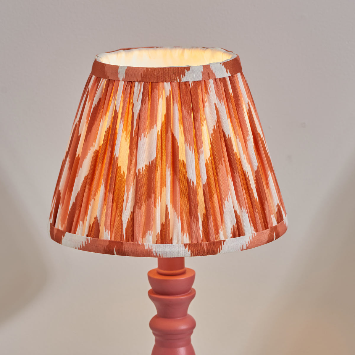 114273 Bibury & Zigzag 20cm Table Lamp Pink Orange