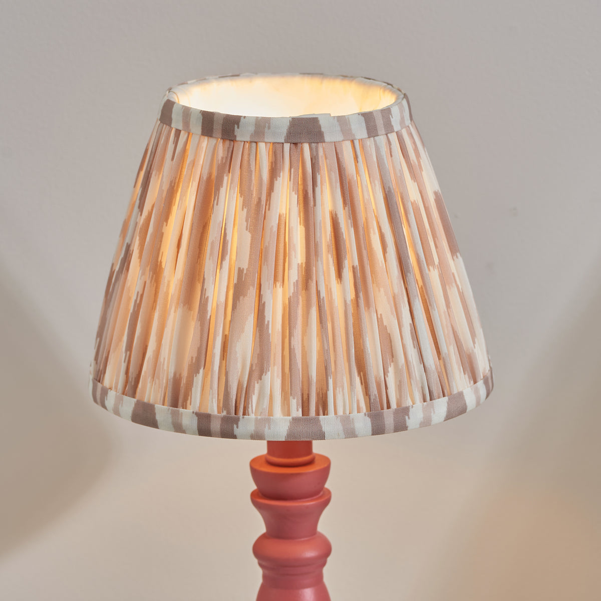 114279 Bibury & Ikat 20cm Table Lamp Pink