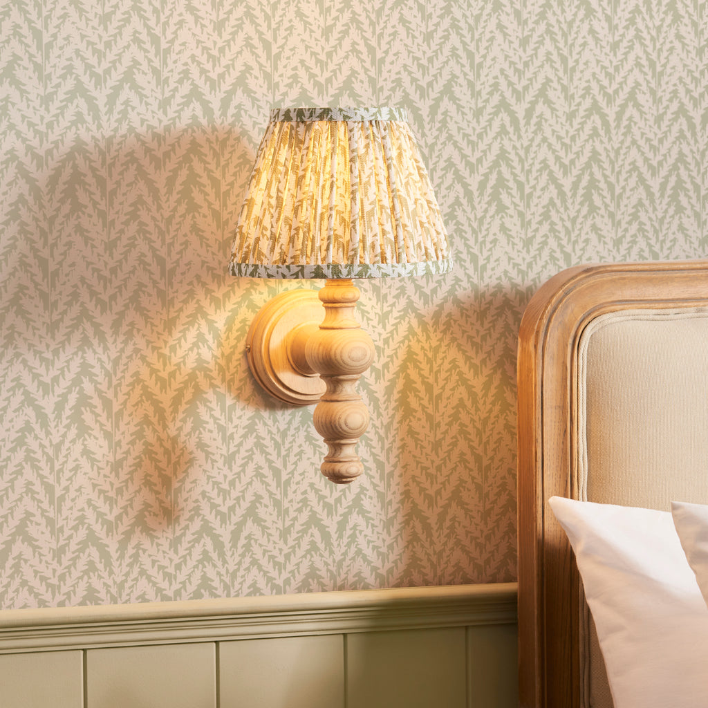 114322 Bibury & Leaf 20cm Wall Light Wood Green