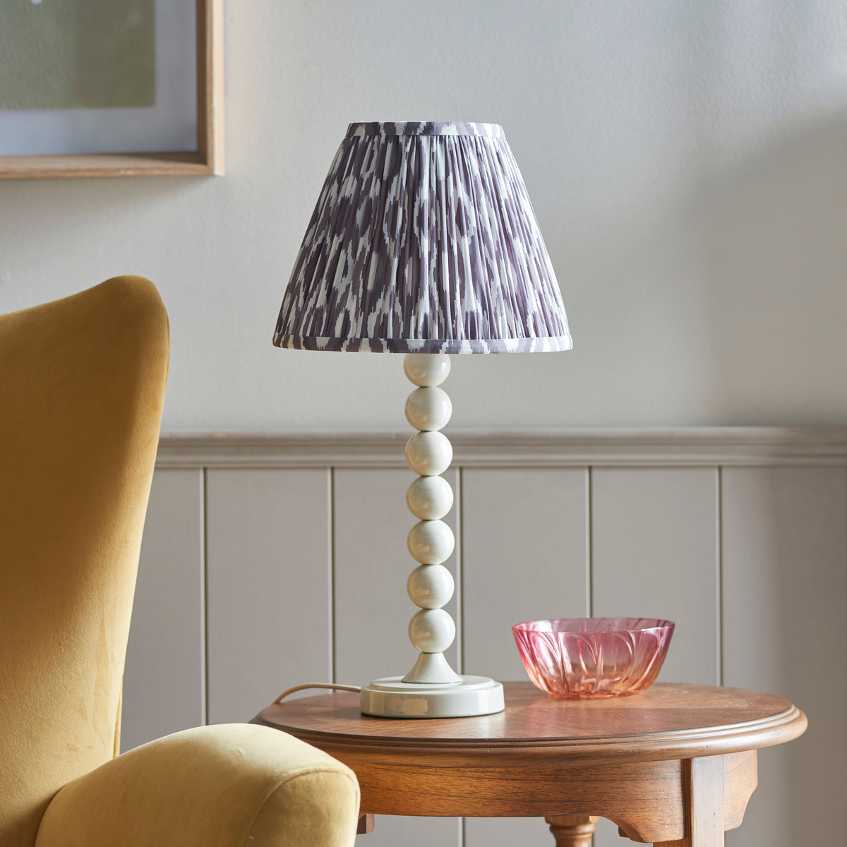 114689 Higgledy & Ikat 25cm Table Lamp White Grey