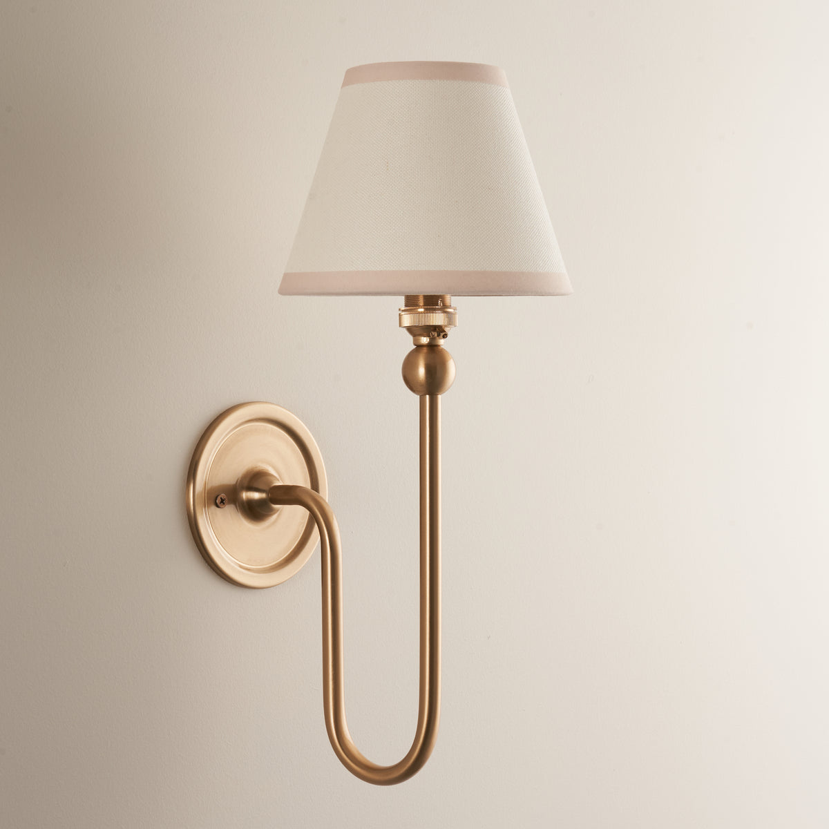 115040 Santiago & Ivy 16cm Wall Light Brass White
