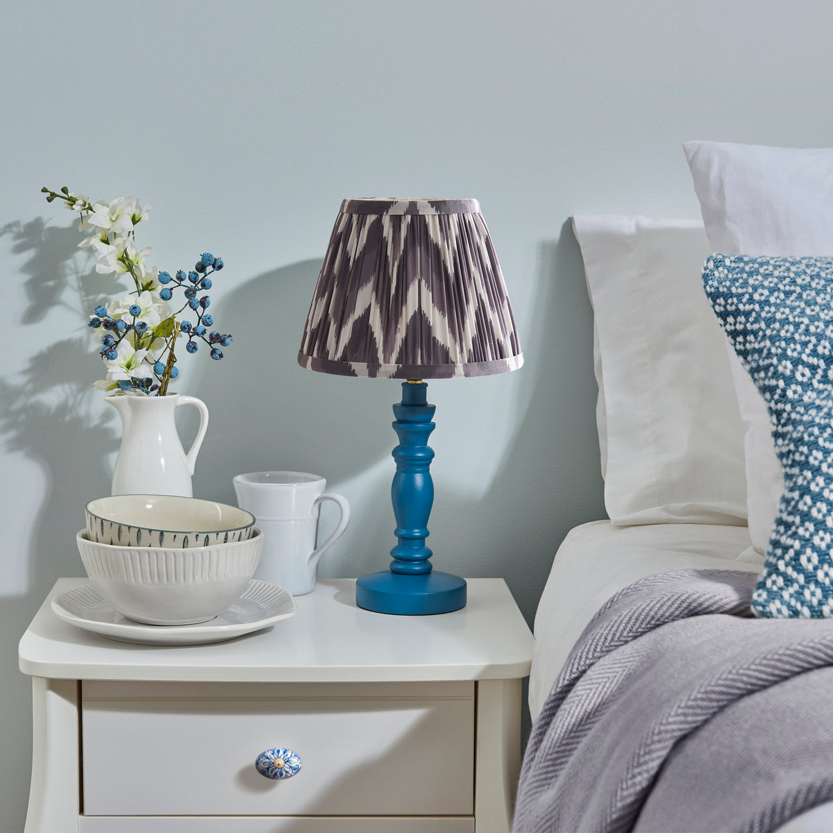 115083 Bibury & Zigzag 20cm Table Lamp Blue Grey