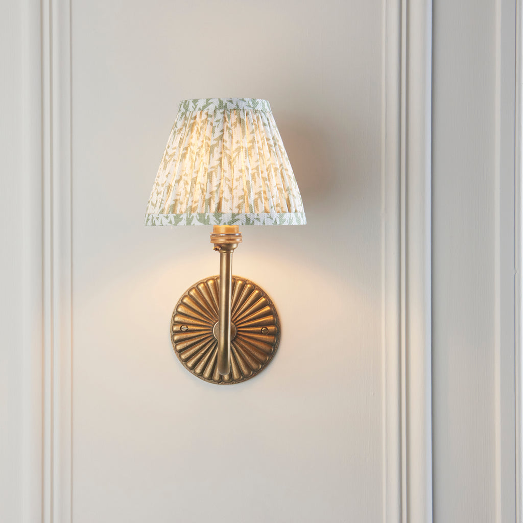 115287 Dahlia Swan & Leaf 16cm Wall Light Brass Green