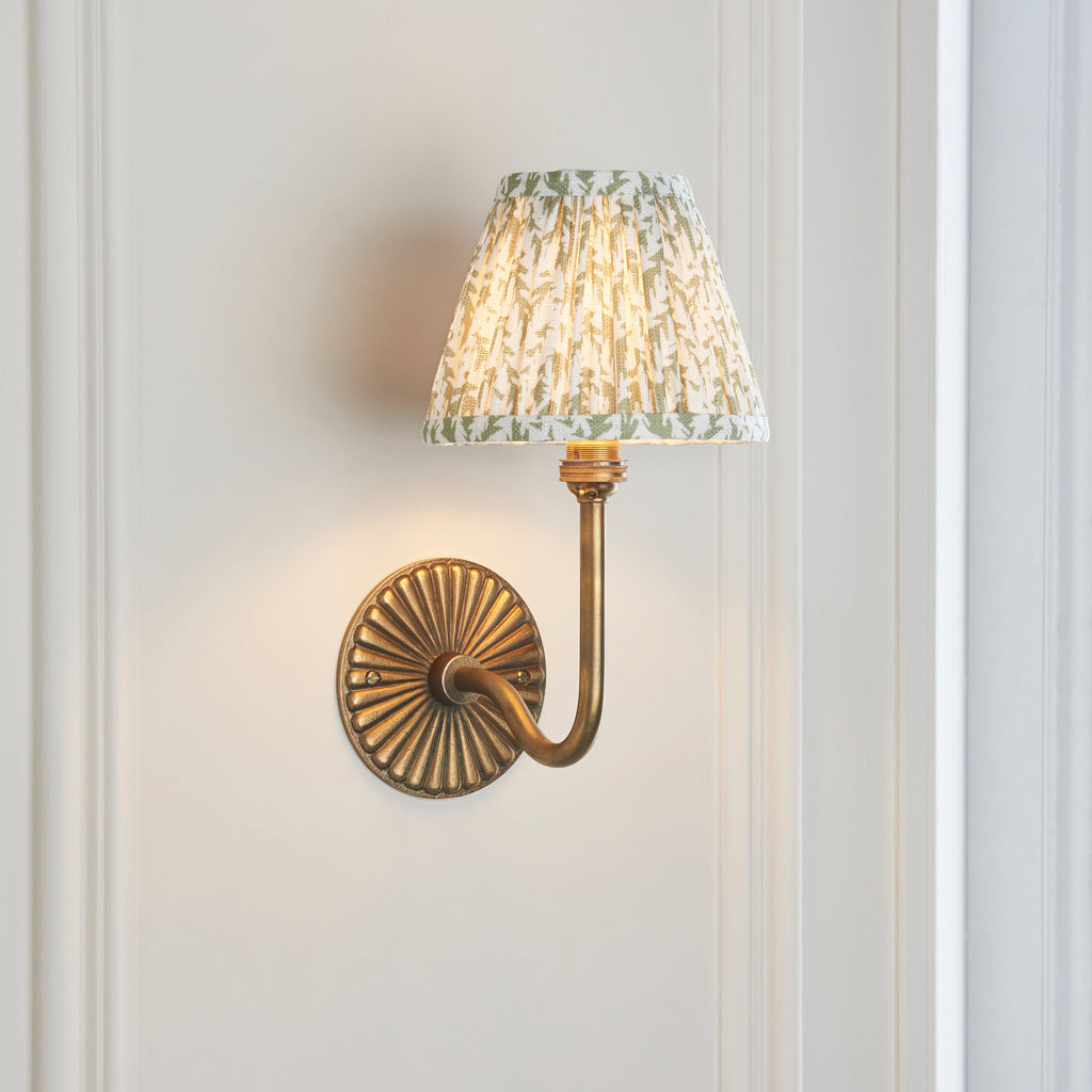 115287 Dahlia Swan & Leaf 16cm Wall Light Brass Green