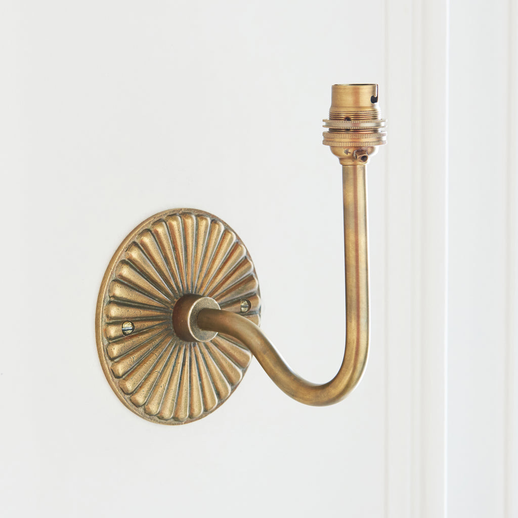 115287 Dahlia Swan & Leaf 16cm Wall Light Brass Green