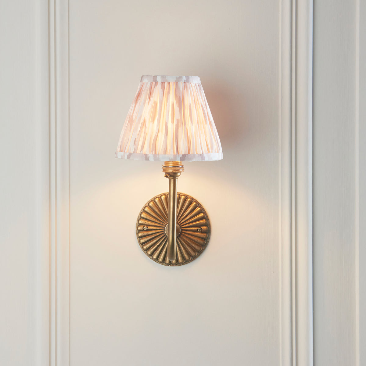 115298 Dahlia Swan & Ikat 16cm Wall Light Brass
