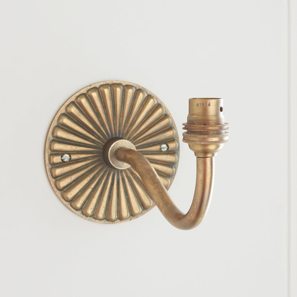 115308 Dahlia Curve & Zigzag 16cm Wall Light Brass Green