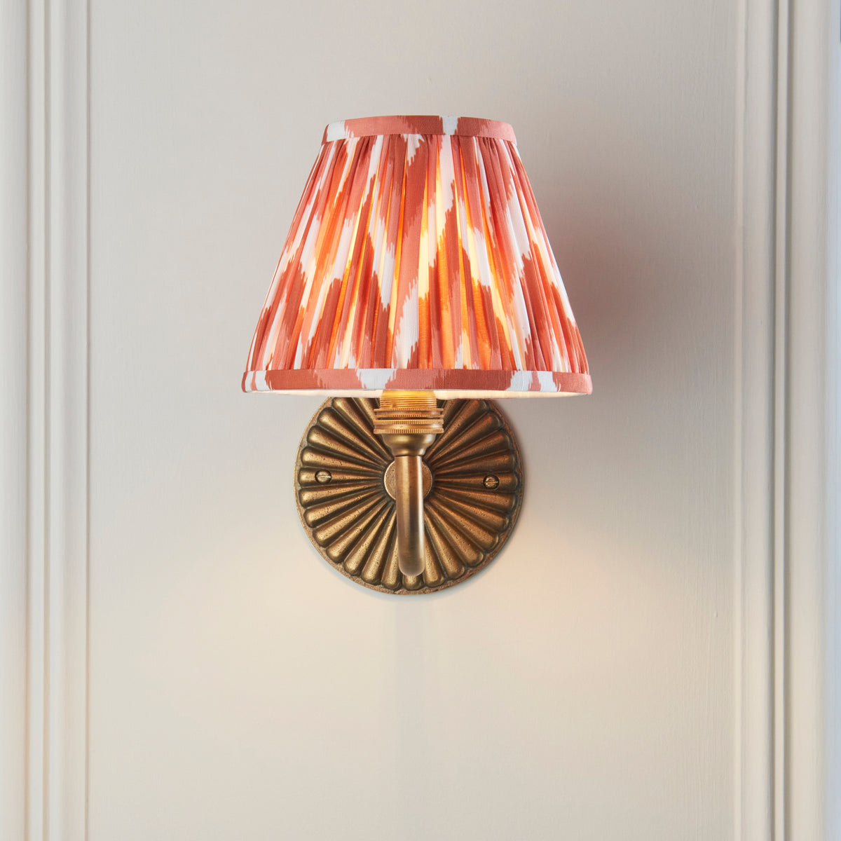 115309 Dahlia Curve & Zigzag 16cm Wall Light Brass Orange