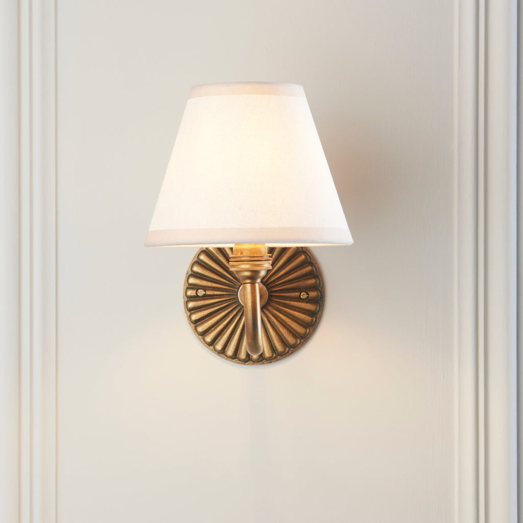 115313 Dahlia Curve & Ivy 16cm Wall Light Brass White