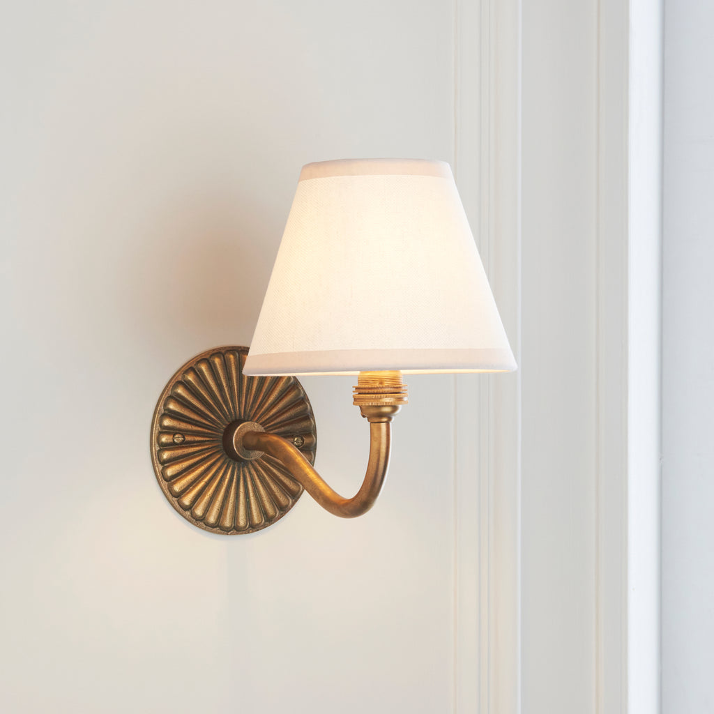115313 Dahlia Curve & Ivy 16cm Wall Light Brass White