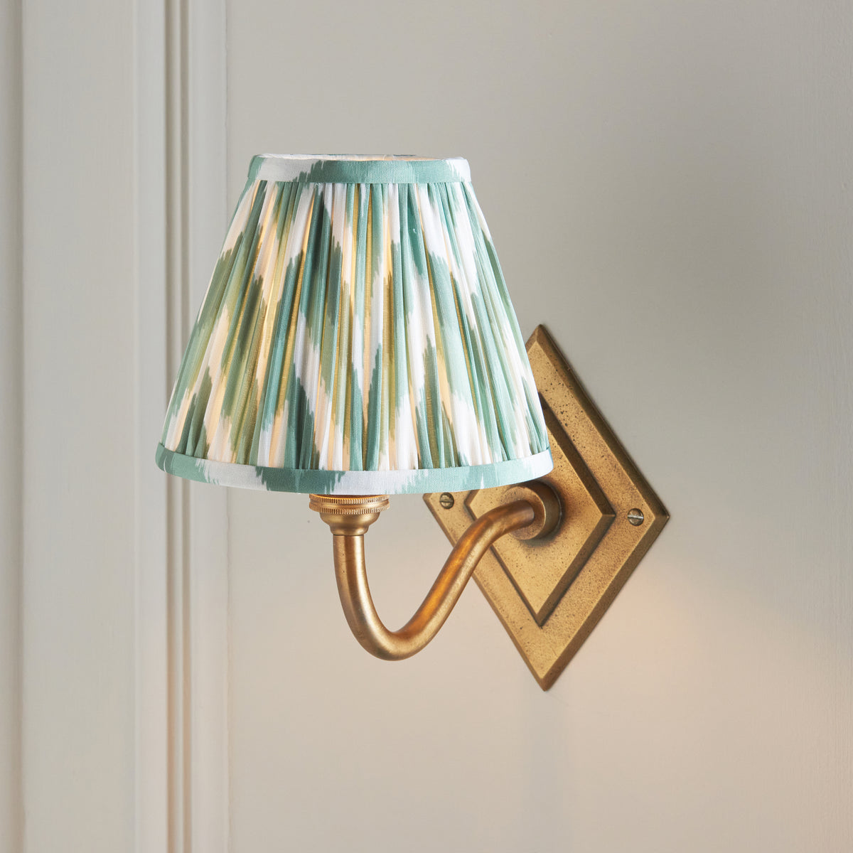 115400 Diamond Curve & Zigzag 16cm Wall Light Brass Green