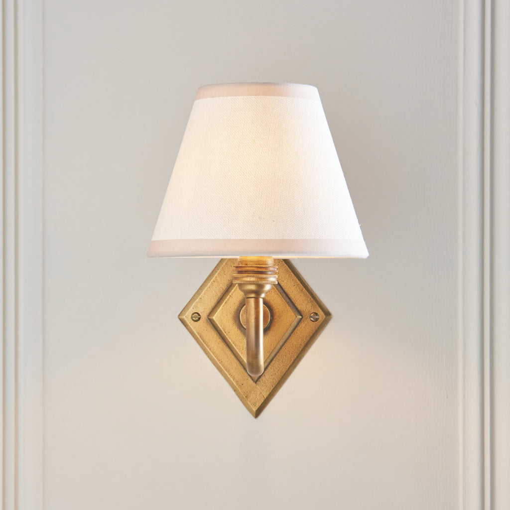 115405 Diamond Curve & Ivy 16cm Wall Light Brass White