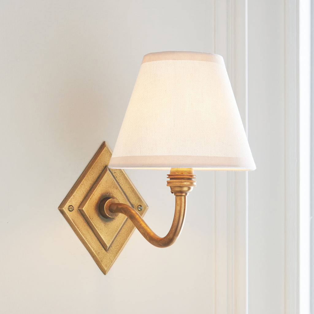 115405 Diamond Curve & Ivy 16cm Wall Light Brass White