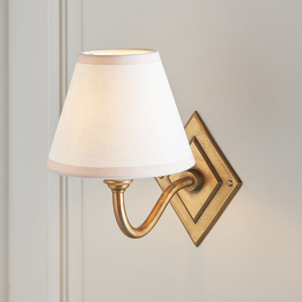 115405 Diamond Curve & Ivy 16cm Wall Light Brass White