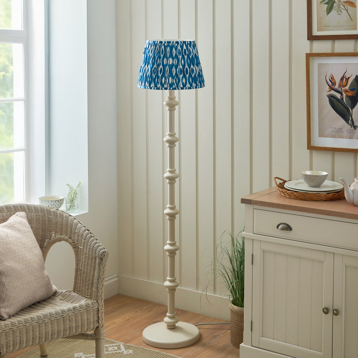 115485 Carnaby & Ikat 35cm Floor Lamp White Blue