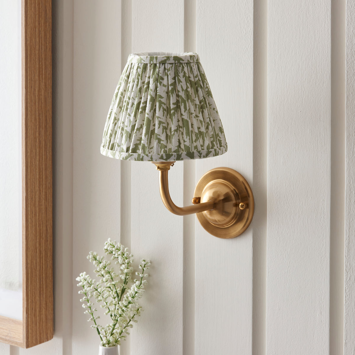 115590 Dome Arc & Leaf 16cm Wall Light Brass Green