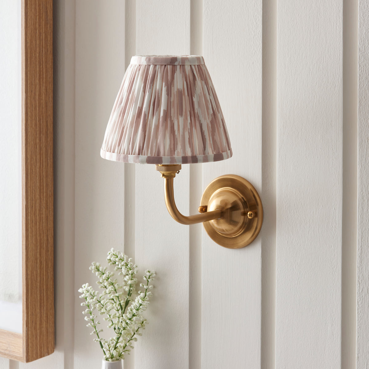 115601 Dome Arc & Ikat 16cm Wall Light Brass