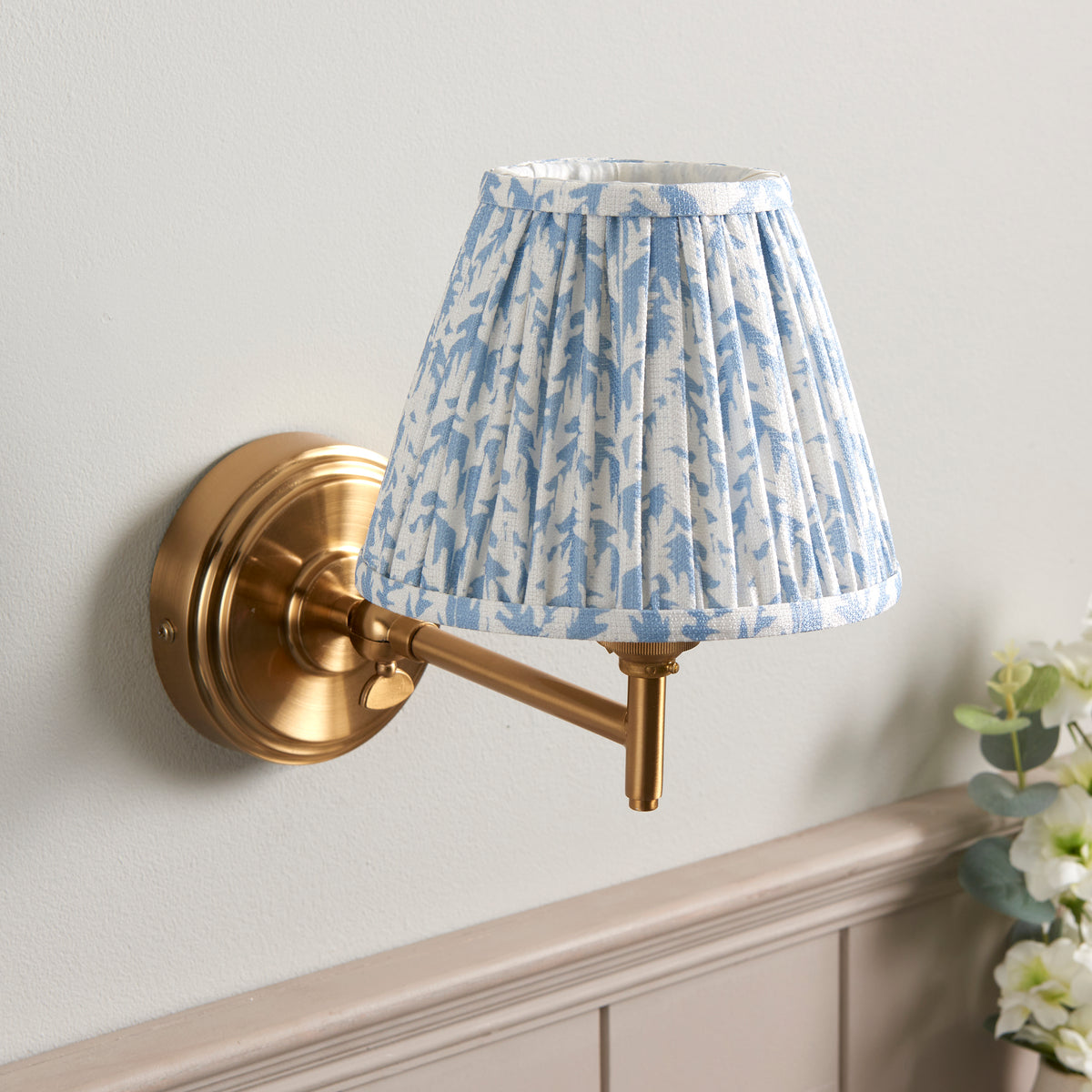115794 Step Fold & Leaf 16cm Wall Light Brass Blue