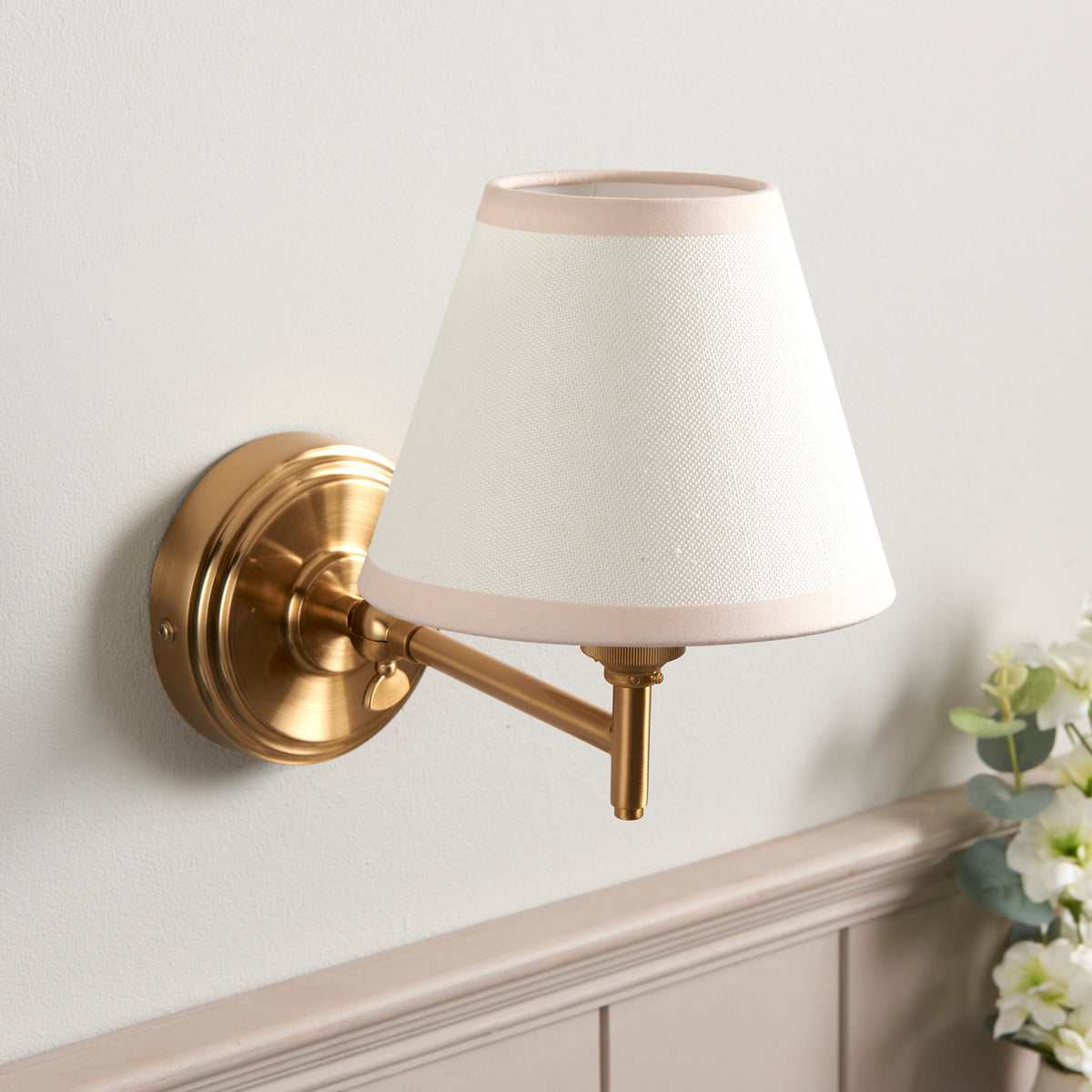 115803 Step Fold & Ivy 16cm Wall Light Brass White