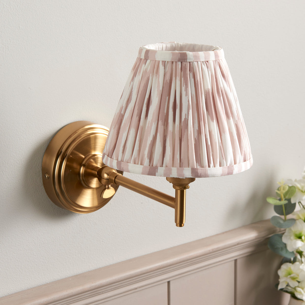 115804 Step Fold & Ikat 16cm Wall Light Brass