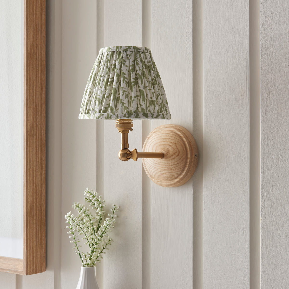 115841 Wood Wing & Leaf 16cm Wall Light Wood Green