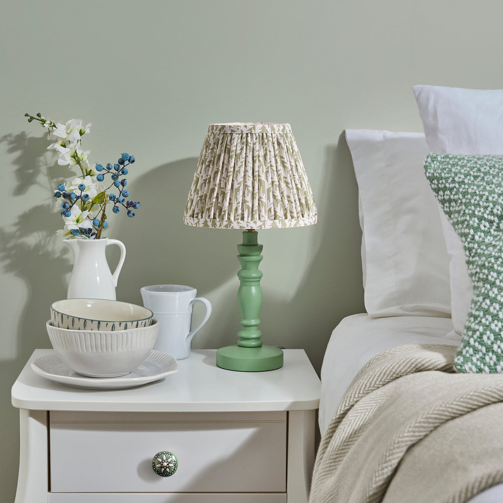 115937 Bibury & Leaf 20cm Table Lamp Green