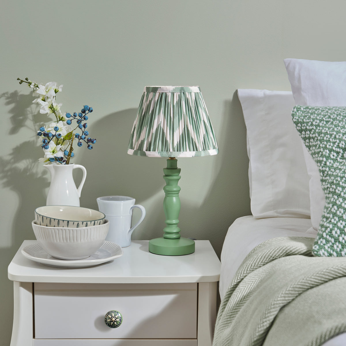 115941 Bibury & Zigzag 20cm Table Lamp Green