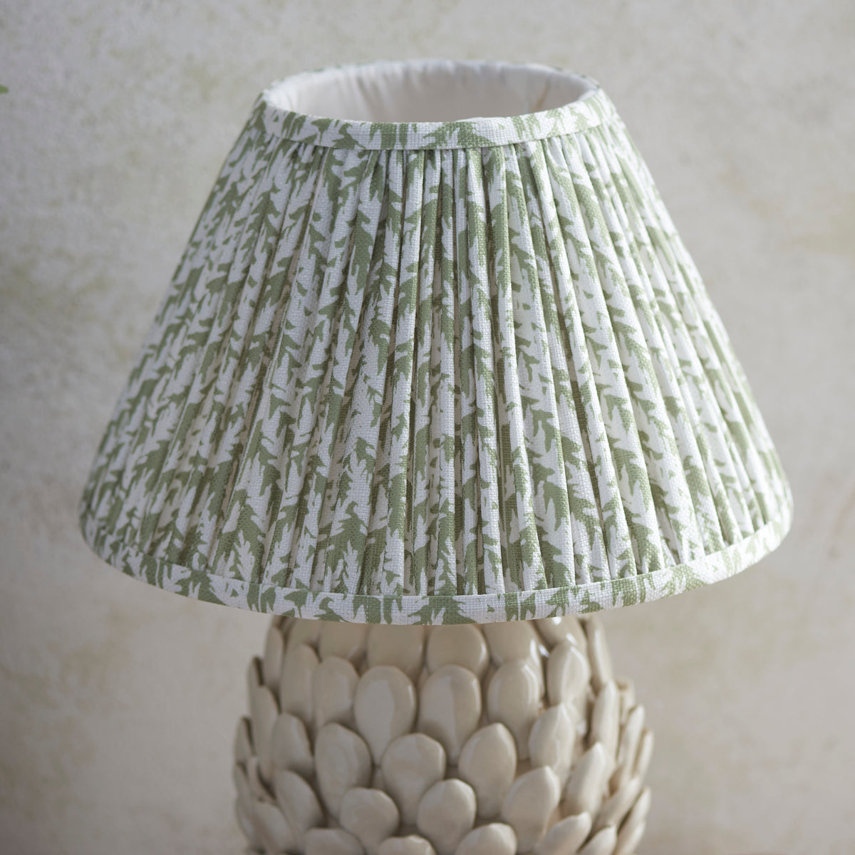 116411 Layered Leaf & Leaf 30cm Table Lamp Ivory Green