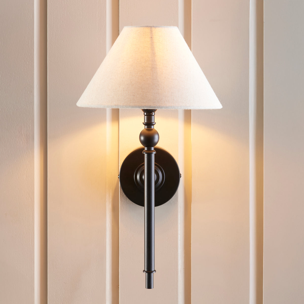 117826 Lille Wall Light Black