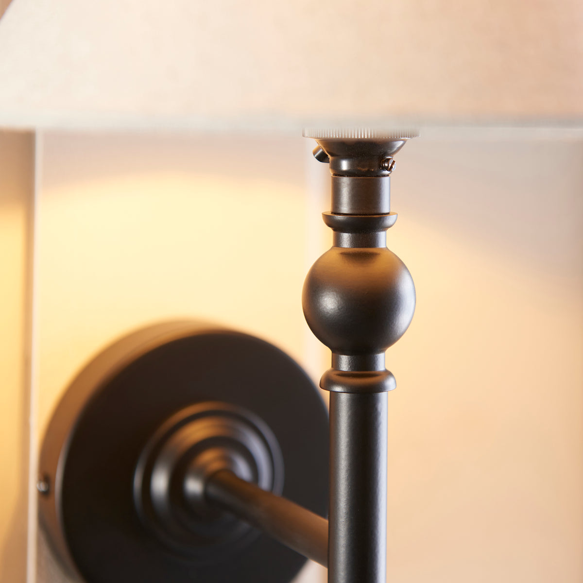 117826 Lille Wall Light Black