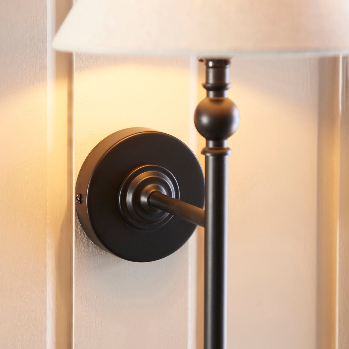 117826 Lille Wall Light Black