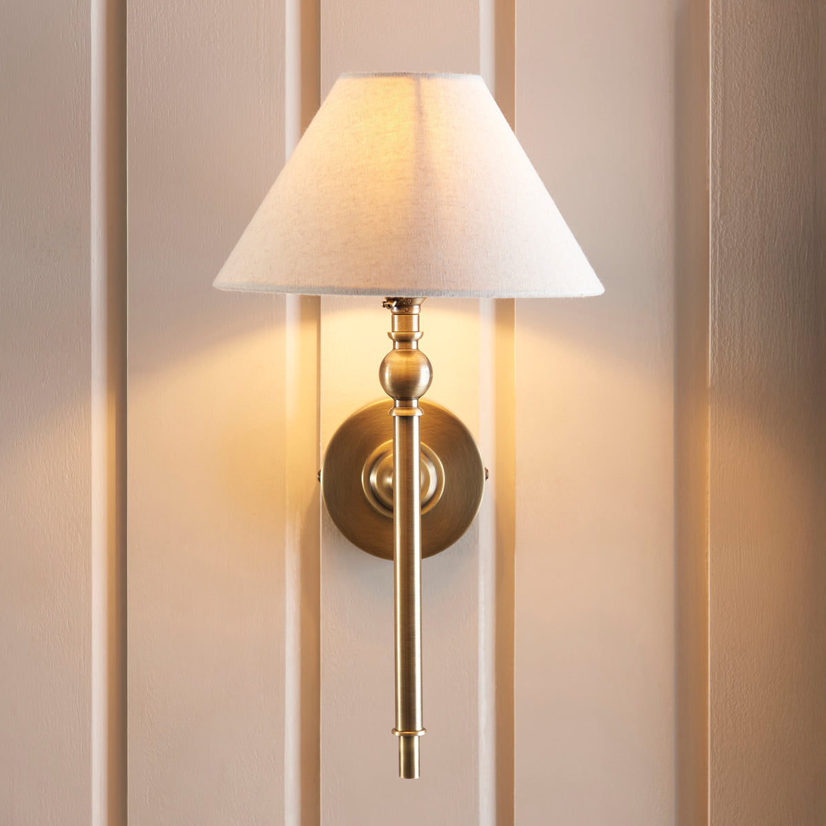 117827 Lille Wall Light Brass