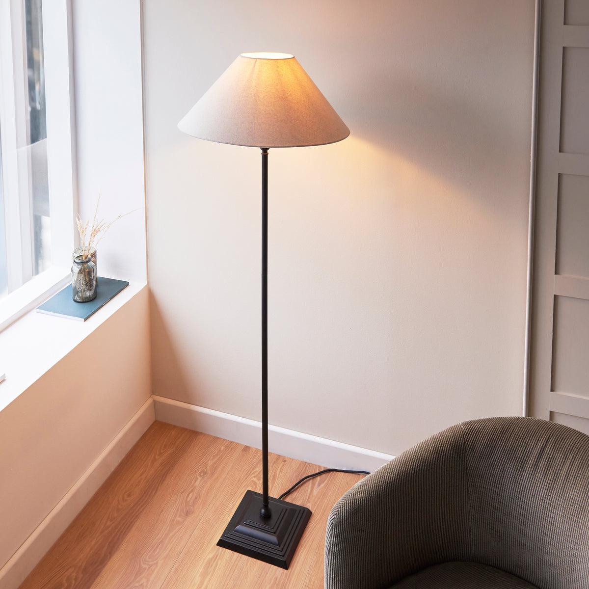 117830 Lille Floor Lamp Black