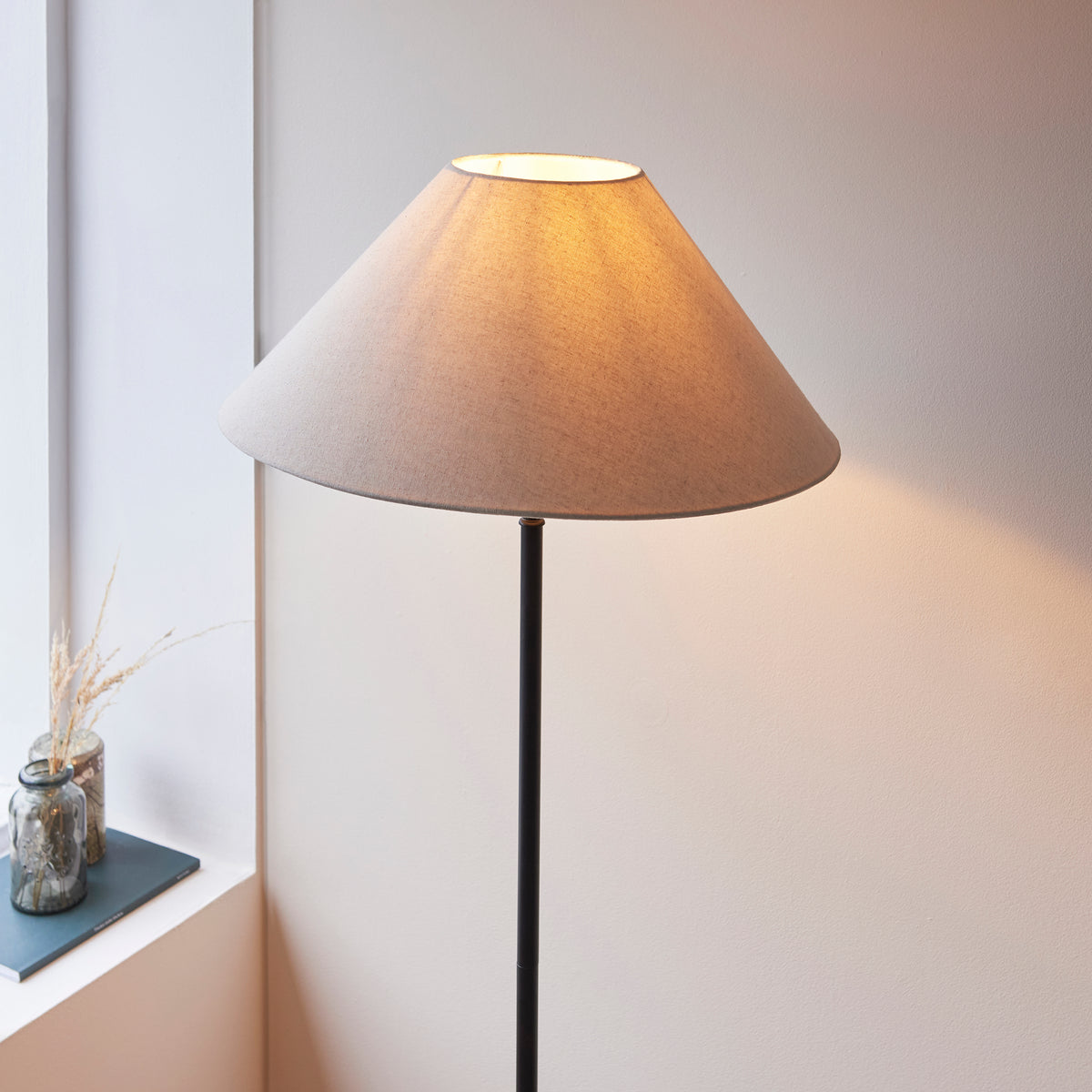 117830 Lille Floor Lamp Black